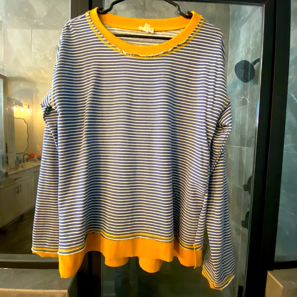 Ladies sz medium top - new!!!